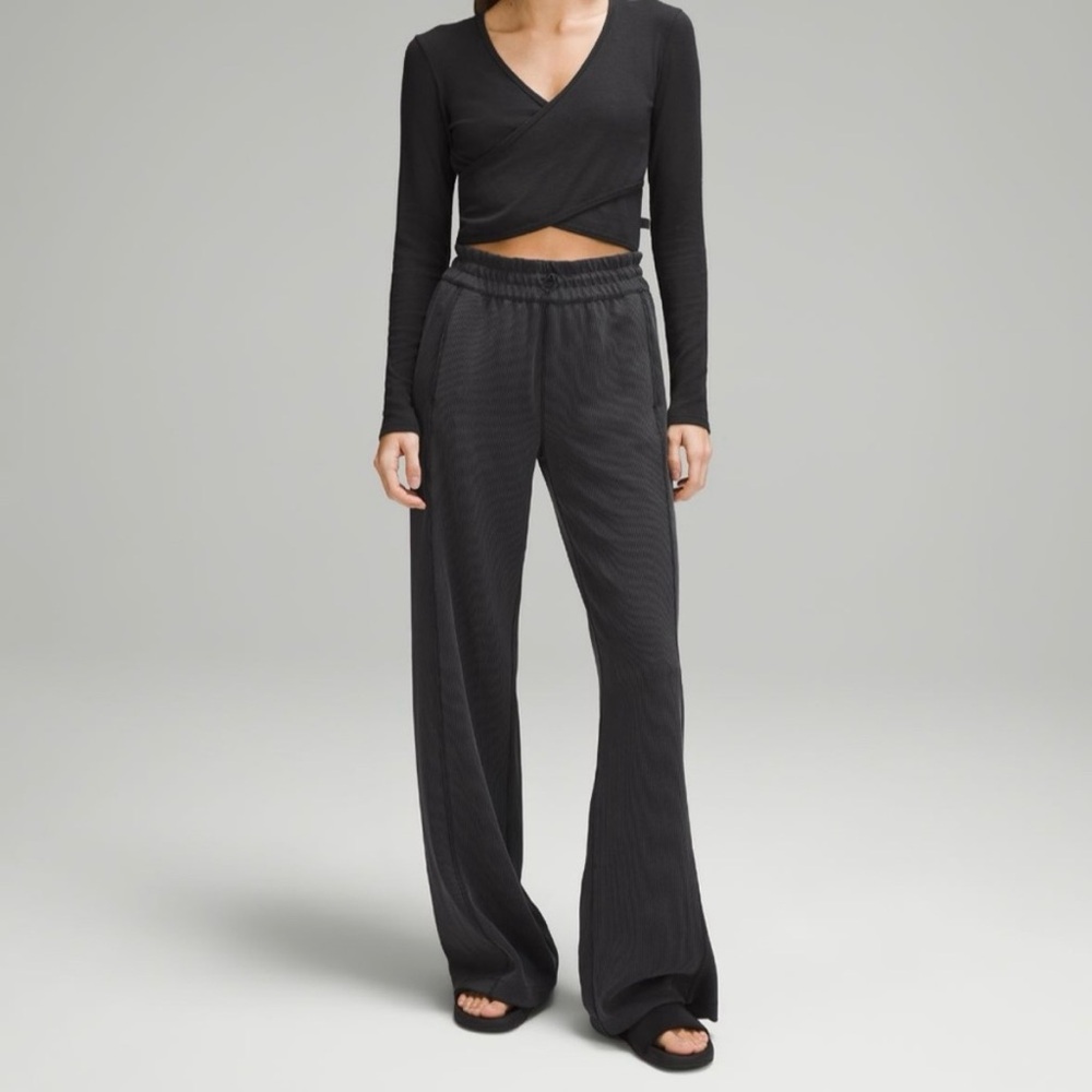 SOLD Lululemon Ribbed Softstreme Mid-Rise Pant 32”
